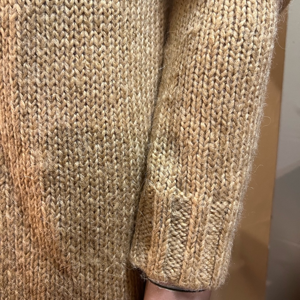 Gap Sweater - Picture 3 of 8